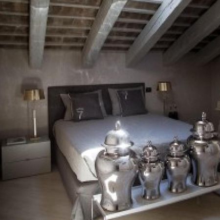 Seven Historical Suites Trieste Oda fotoğraf